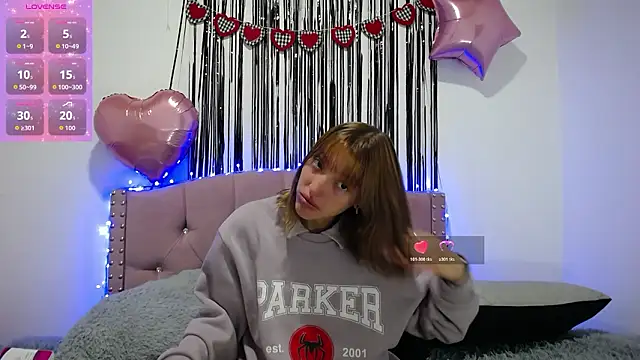 Snapshot of emily_cooper_pym chatting on 02/19/26, 12:23 emily cooper pym online show from 02/19/26, 12:23