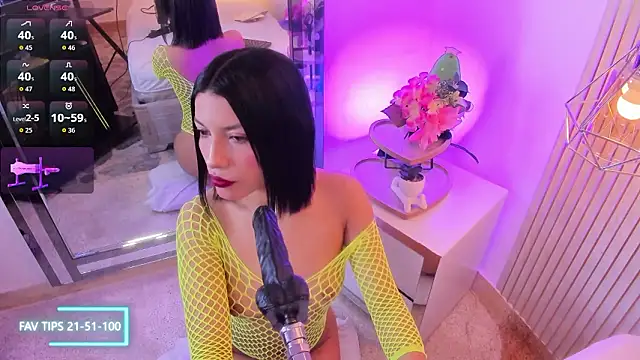 Snapshot of IsabellaMendez_ chatting on 03/25/26, 02:01 IsabellaMendez online show from 03/25/26, 02:01