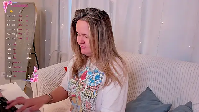 Snapshot of LilyBel chatting on 03/01/26, 08:16 LilyBel online show from 03/01/26, 08:16