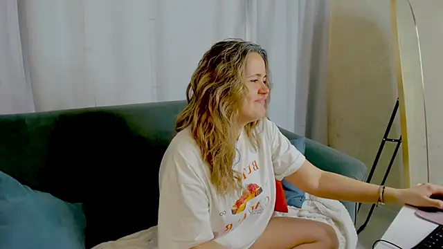 LilyBel online show from 04/17/26, 08:06