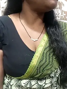 Snapshot of Parul-009 chatting on 02/02/26, 09:52 Parul-009 online show from 02/02/26, 09:52