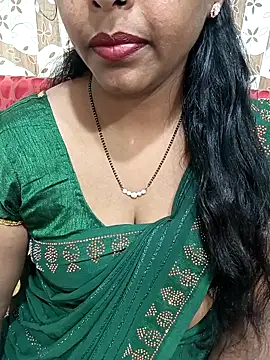 Snapshot of Parul-009 chatting on 02/13/26, 09:05 Parul-009 online show from 02/13/26, 09:05