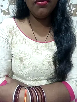 Snapshot of Parul-009 chatting on 02/17/26, 06:32 Parul-009 online show from 02/17/26, 06:32