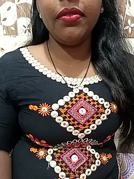 Snapshot of Parul-009 chatting on 02/21/26, 09:43 Parul-009 online show from 02/21/26, 09:43