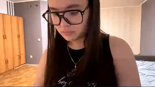 Snapshot of Ayazyn chatting on 02/02/26, 01:32 Ayazyn online show from 02/02/26, 01:32