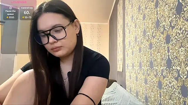 Snapshot of Ayazyn chatting on 02/08/26, 01:03 Ayazyn online show from 02/08/26, 01:03