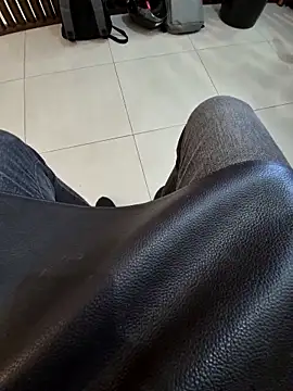 Snapshot of biel13cm chatting on 02/04/26, 01:17 biel13cm online show from 02/04/26, 01:17