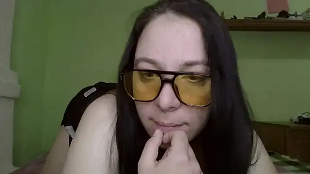 Snapshot of MillaSourety chatting on 02/05/26, 12:43 MillaSourety online show from 02/05/26, 12:43