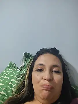 Snapshot of KENDRA-HONEY chatting on 05/27/26, 04:09 KENDRA-HONEY online show from 05/27/26, 04:09