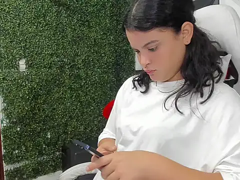 Snapshot of Andrea_girlx chatting on 02/17/26, 01:51 Andrea girlx online show from 02/17/26, 01:51