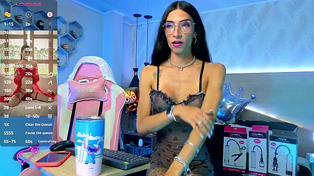 Snapshot of kylliefox_ chatting on 09/13/25, 01:33 kylliefox online show from 09/13/25, 01:33