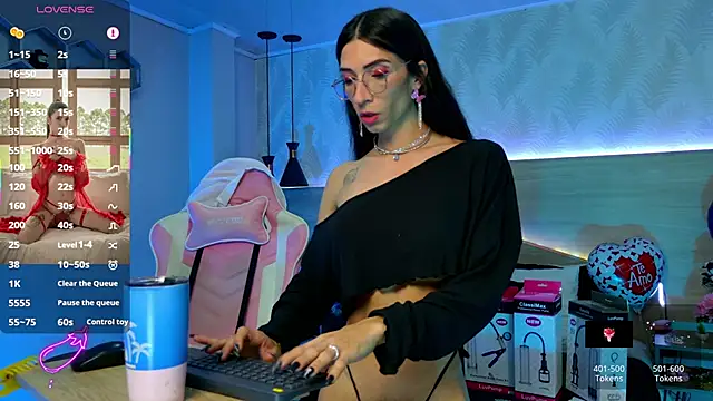 Snapshot of kylliefox_ chatting on 11/06/25, 01:23 kylliefox online show from 11/06/25, 01:23