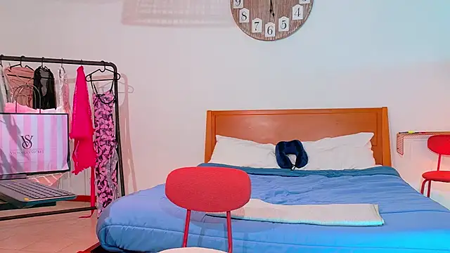 kylliefox  online show from 01/08/26, 02:08