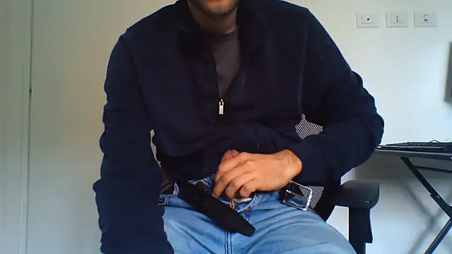 Snapshot of andre_italy chatting on 05/03/26, 01:28 andre italy online show from 05/03/26, 01:28