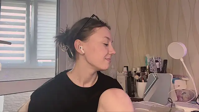 Snapshot of KimberleyBarfield chatting on 04/14/26, 03:07 KimberleyBarfield online show from 04/14/26, 03:07