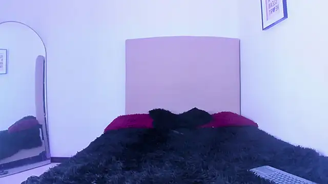 Snapshot of im_tiffany_ chatting on 02/19/26, 05:03 im tiffany online show from 02/19/26, 05:03