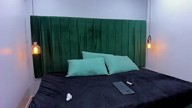 Amber-Horney online show from 04/13/26, 02:33