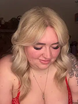 Snapshot of TwoWayT_xx chatting on 02/15/26, 12:07 TwoWayT xx online show from 02/15/26, 12:07