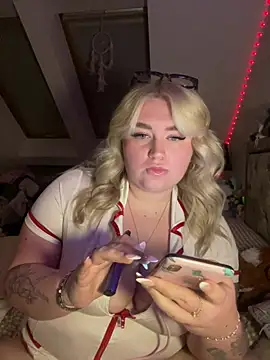 Snapshot of TwoWayT_xx chatting on 03/02/26, 07:10 TwoWayT xx online show from 03/02/26, 07:10