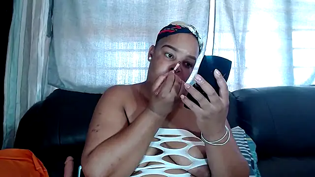 Snapshot of NAUGHTYSQUIRTER21 chatting on 02/08/26, 10:40 NAUGHTYSQUIRTER21 online show from 02/08/26, 10:40