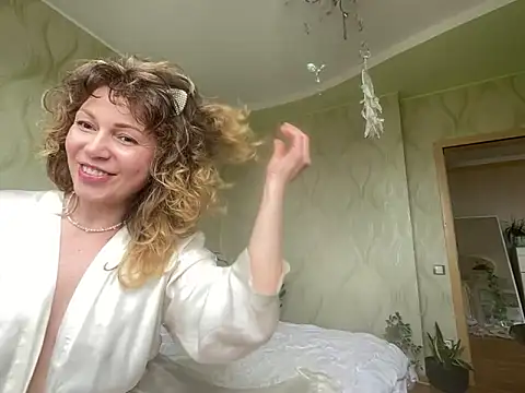 CarolineStar30 online show from 04/16/26, 09:54