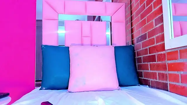 Snapshot of Baby_doll_XOXO chatting on 02/10/26, 02:43 Baby doll XOXO online show from 02/10/26, 02:43