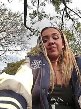 Snapshot of AryMoonxxx chatting on 02/14/26, 10:17 AryMoonxxx online show from 02/14/26, 10:17