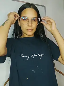 Snapshot of Perla_and_Maikol chatting on 02/02/26, 06:28 Perla and Maikol online show from 02/02/26, 06:28