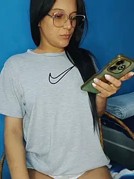 Snapshot of Perla_and_Maikol chatting on 02/15/26, 03:47 Perla and Maikol online show from 02/15/26, 03:47