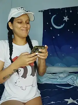 Snapshot of Perla_and_Maikol chatting on 02/21/26, 02:56 Perla and Maikol online show from 02/21/26, 02:56