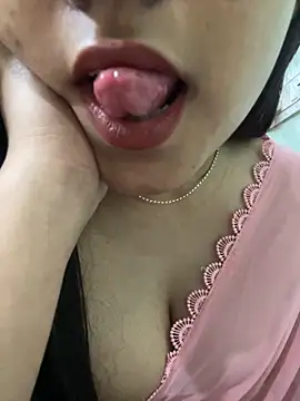 Snapshot of serenaaaax chatting on 03/22/26, 04:32 serenaaaax online show from 03/22/26, 04:32