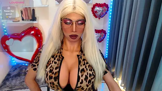 Snapshot of Sexyshamara chatting on 02/14/26, 08:44 Sexyshamara online show from 02/14/26, 08:44