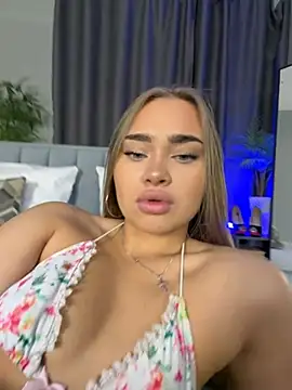MonicaWestt online show from 05/08/26, 07:36