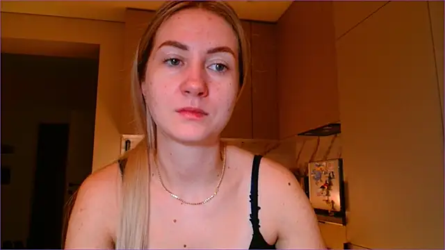 Snapshot of BluueSilk chatting on 12/22/25, 06:10 BluueSilk online show from 12/22/25, 06:10