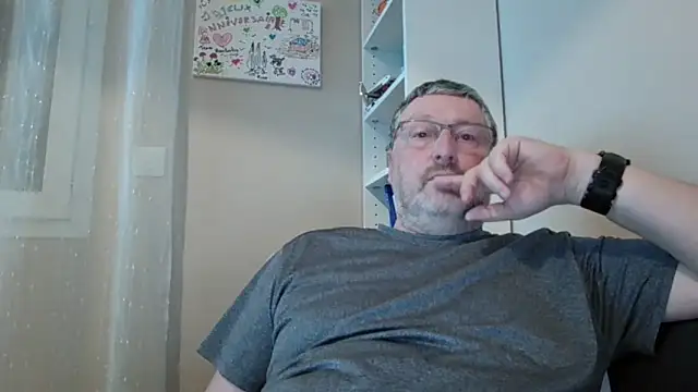 Snapshot of doudou310 chatting on 02/27/26, 05:18 doudou310 online show from 02/27/26, 05:18