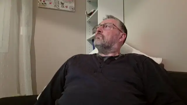 doudou310 online show from 04/15/26, 03:46