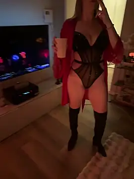 Snapshot of hottogetherNL chatting on 02/14/26, 03:03 hottogetherNL online show from 02/14/26, 03:03