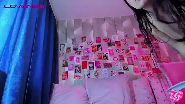 Snapshot of Alanna_Pow chatting on 02/13/26, 03:13 Alanna Pow online show from 02/13/26, 03:13