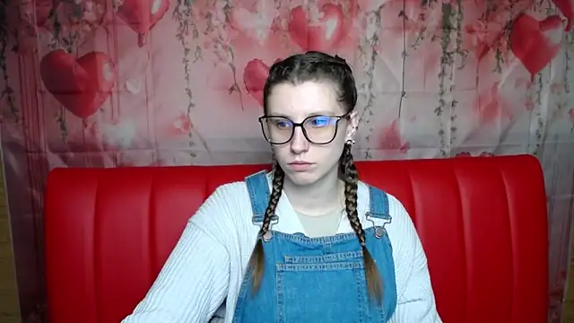 Snapshot of LilianaShine chatting on 02/18/26, 06:09 LilianaShine online show from 02/18/26, 06:09