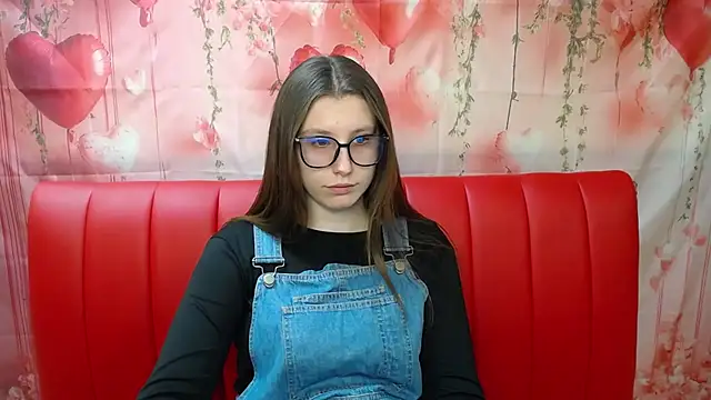 Snapshot of LilianaShine chatting on 04/23/26, 05:08 LilianaShine online show from 04/23/26, 05:08