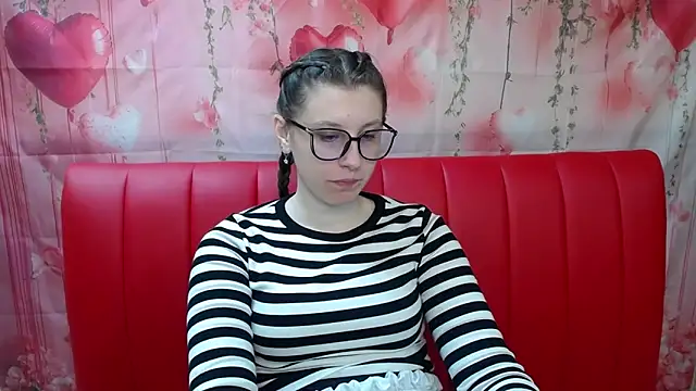 Snapshot of LilianaShine chatting on 04/28/26, 05:12 LilianaShine online show from 04/28/26, 05:12