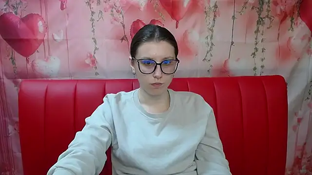 Snapshot of LilianaShine chatting on 05/13/26, 05:05 LilianaShine online show from 05/13/26, 05:05