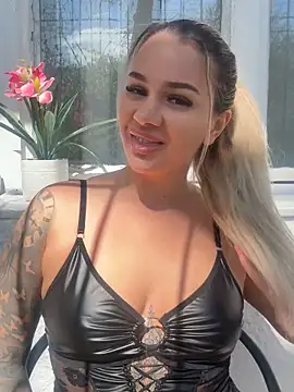 sexybatwomen33 online show from 04/08/26, 11:54