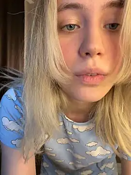 Snapshot of LovelyMiu chatting on 02/01/26, 02:15 LovelyMiu online show from 02/01/26, 02:15