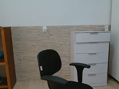 LatinLeone online show from 05/09/26, 03:06