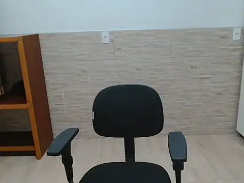 LatinLeone online show from 06/10/26, 08:46