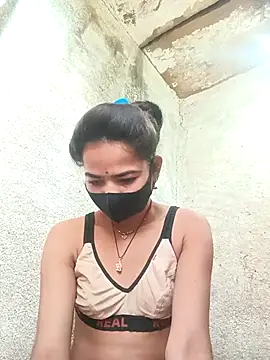 Snapshot of Sunali_Bendre chatting on 03/01/26, 02:24 Sunali Bendre online show from 03/01/26, 02:24