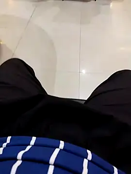 sudip999999 online show from 04/18/26, 04:44