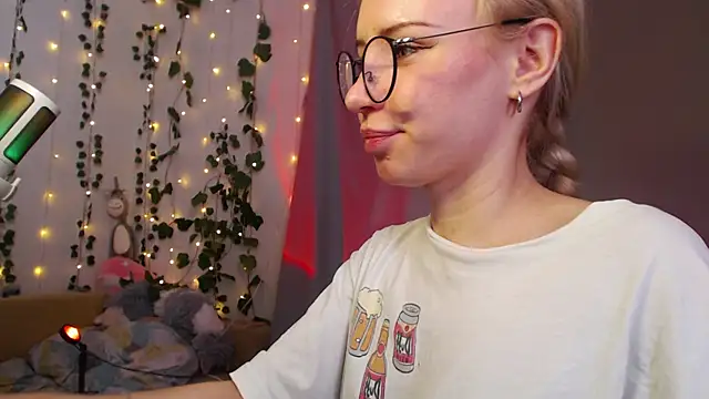 Mia  Jensen online show from 03/31/26, 10:59