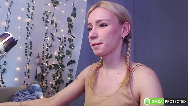 Mia  Jensen online show from 04/15/26, 11:28